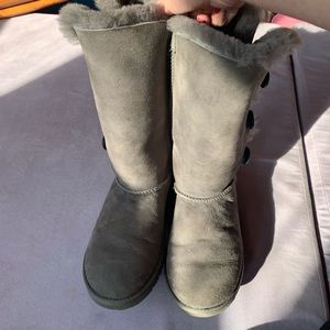 Ugg Big Kids Bailey Button Triplet Boots Size 5